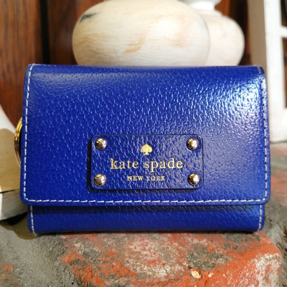 kate spade Handbags - Adorable Kate Spade ♠️ keychain/card and change wallet!